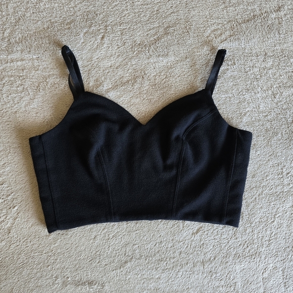 Aritzia Babaton cropped tank top size medium - Picture 3 of 9